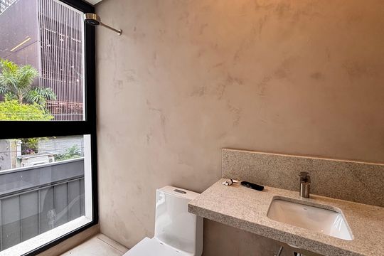 Banheiro de casa à venda com 3 quartos, 265m² em Vila Nova Conceição, São Paulo