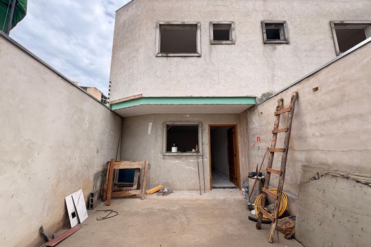 Garagem de casa à venda com 2 quartos, 72m² em Vila Lucinda, Santo André