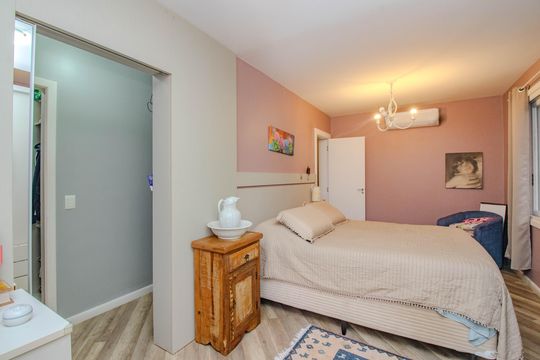 Suíte de casa de condomínio à venda com 2 quartos, 252m² em Vila Jardim, Porto Alegre