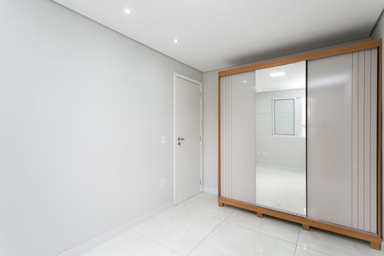 Quarto 2  de apartamento para alugar com 2 quartos, 47m² em Vila Carmosina, São Paulo