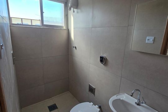 Banheiro de apartamento para alugar com 1 quarto, 32m² em Engenho da Rainha, Rio de Janeiro