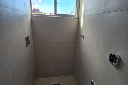 Banheiro de apartamento para alugar com 1 quarto, 32m² em Engenho da Rainha, Rio de Janeiro