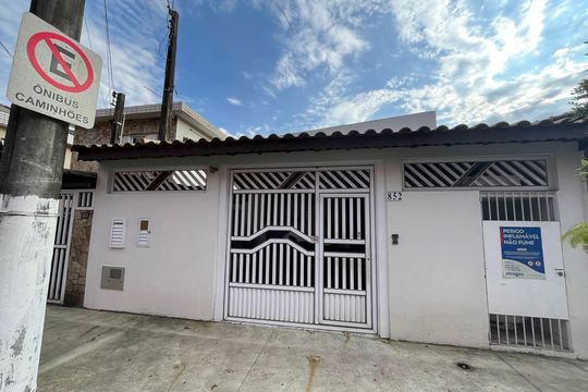 Fachada de casa para alugar com 2 quartos, 150m² em Aparecida, Santos