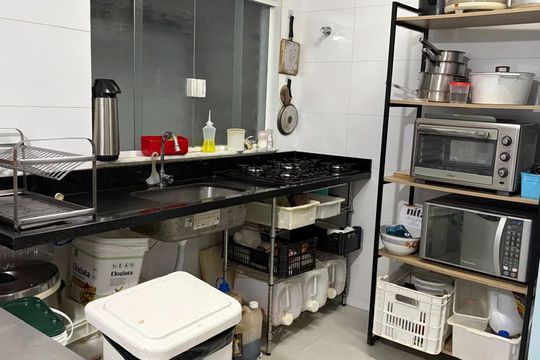 Cozinha e Área de Serviço de casa para alugar com 2 quartos, 150m² em Aparecida, Santos