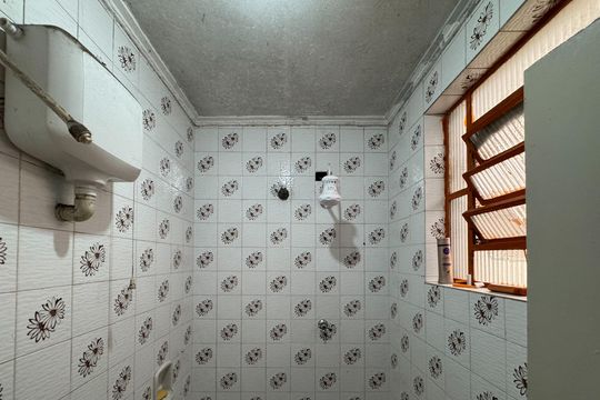 Banheiro de serviço de casa à venda com 3 quartos, 160m² em Jardim Silvina, São Bernardo do Campo