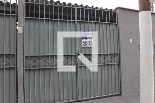 Fachada de casa para alugar com 2 quartos, 60m² em Vila Redencao, Goiânia