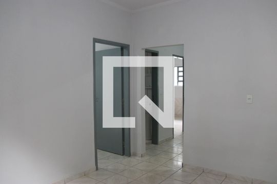 Casa para alugar com 2 quartos, 60m² em Vila Redencao, Goiânia