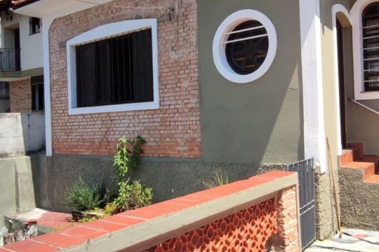 Fachada de casa à venda com 2 quartos, 151m² em Vila Ipojuca, São Paulo