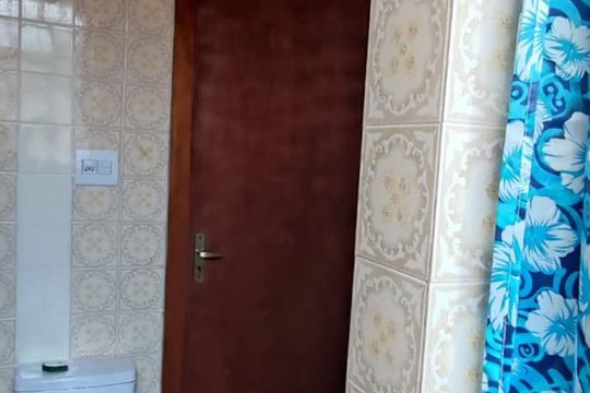 Banheiro de casa à venda com 2 quartos, 151m² em Vila Ipojuca, São Paulo