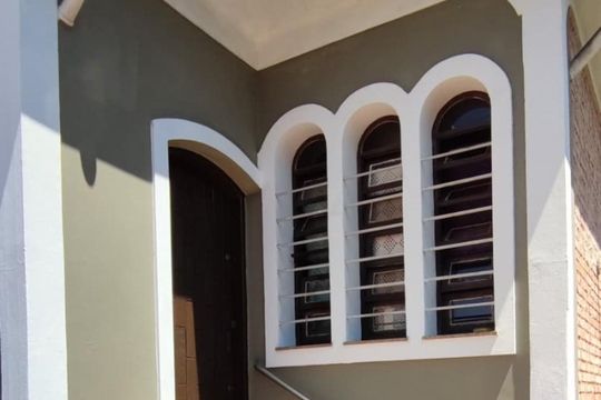 Fachada de casa à venda com 2 quartos, 151m² em Vila Ipojuca, São Paulo