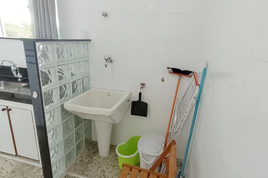 AREA SERVICO de casa de condomínio para alugar com 3 quartos, 90m² em Jardim Bela Vista, Rio das Ostras