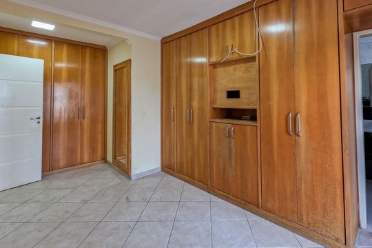 Suíte 1 de casa para alugar com 4 quartos, 300m² em Jardim do Tiro, São Paulo