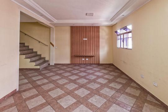 Casa para alugar com 4 quartos, 300m² em Jardim do Tiro, São Paulo