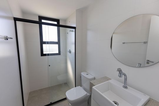 Banheiro da Suíte 1 de apartamento para alugar com 1 quarto, 42m² em Vale do Sereno, Nova Lima