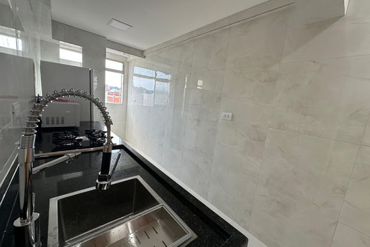 Cozinha de apartamento para alugar com 1 quarto, 50m² em Itararé, São Vicente