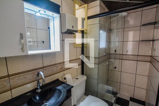 Banheiro de apartamento à venda com 2 quartos, 56m² em Jardim Santo André, Santo André