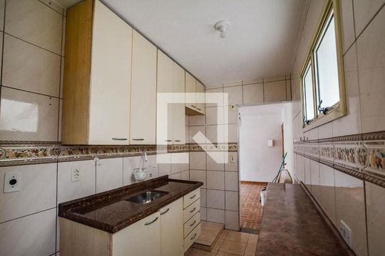 Banheiro de apartamento à venda com 2 quartos, 56m² em Jardim Santo André, Santo André