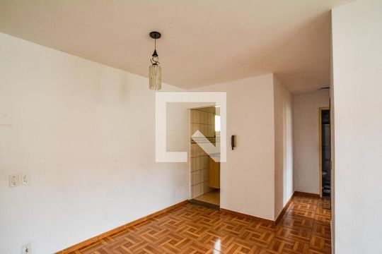 Sala de apartamento à venda com 2 quartos, 56m² em Jardim Santo André, Santo André