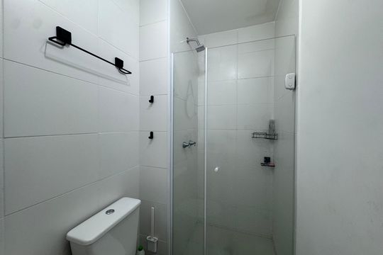 Banheiro de apartamento à venda com 2 quartos, 40m² em Presidente Altino, Osasco