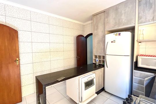 Cozinha de casa à venda com 4 quartos, 211m² em Jardim Jovaia, Guarulhos