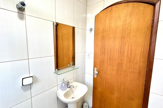 Banheiro 1 de casa à venda com 4 quartos, 211m² em Jardim Jovaia, Guarulhos