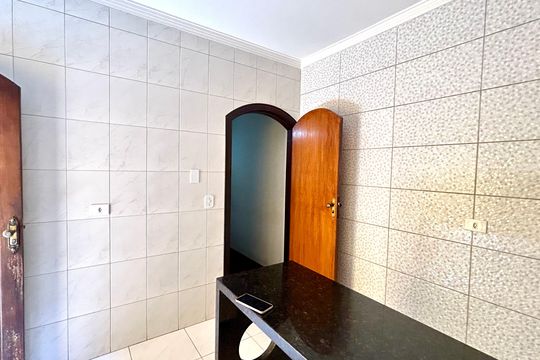 Cozinha de casa à venda com 4 quartos, 211m² em Jardim Jovaia, Guarulhos