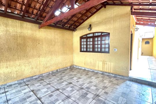 Garagem de casa à venda com 4 quartos, 211m² em Jardim Jovaia, Guarulhos