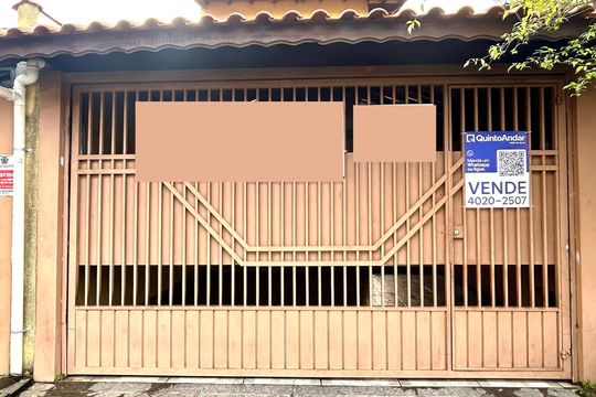 Placa instalada na fachada do imóvel de casa à venda com 4 quartos, 211m² em Jardim Jovaia, Guarulhos