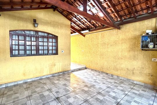 Garagem de casa à venda com 4 quartos, 211m² em Jardim Jovaia, Guarulhos