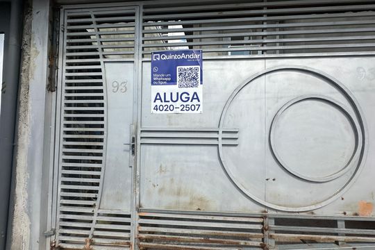 Fachada de casa para alugar com 1 quarto, 40m² em Vila do Conde, Barueri