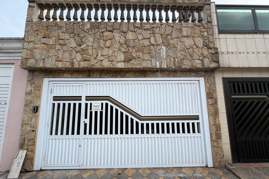 Fachada de casa à venda com 3 quartos, 220m² em Ferrazópolis, São Bernardo do Campo
