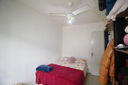 Quarto de apartamento à venda com 1 quarto, 38m² em Jardim Sabará, Porto Alegre