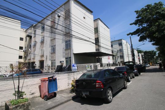 Fachada do bloco de apartamento para alugar com 2 quartos, 50m² em Irajá, Rio de Janeiro