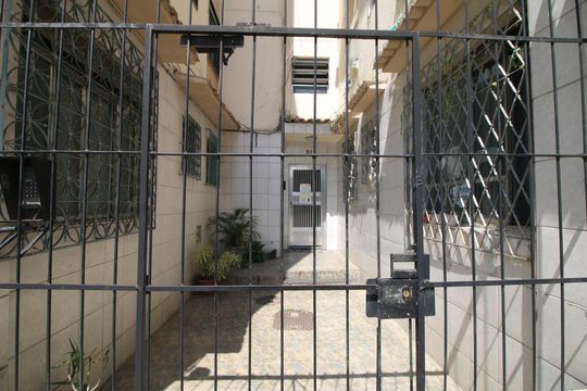 Fachada e portaria de apartamento para alugar com 2 quartos, 50m² em Irajá, Rio de Janeiro
