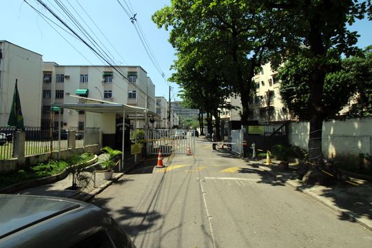 Fachada  de apartamento para alugar com 2 quartos, 50m² em Irajá, Rio de Janeiro