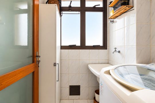 Área de serviço de apartamento para alugar com 3 quartos, 97m² em Cristal, Porto Alegre