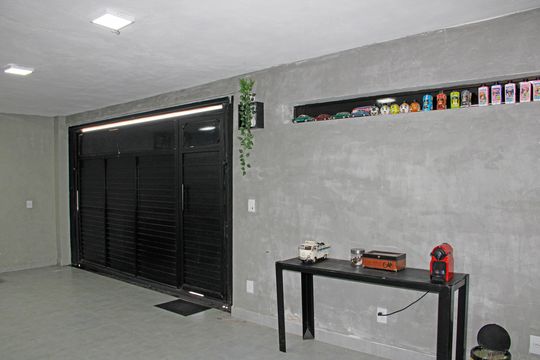 Garagem de casa à venda com 3 quartos, 168m² em Barra Funda, Vinhedo