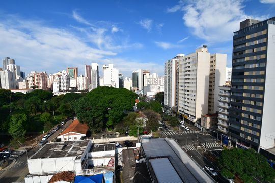 Sala - Vista de apartamento para alugar com 1 quarto, 51m² em Centro, Campinas