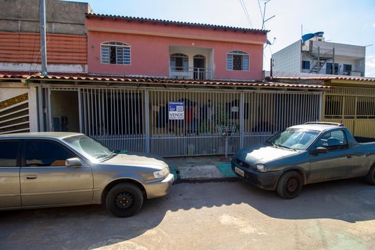 Fachada de casa à venda com 5 quartos, 150m² em Q 602, Brasília