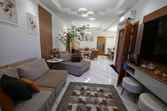 Casa à venda com 3 quartos, 187m² em Jardim Presidente, Goiânia