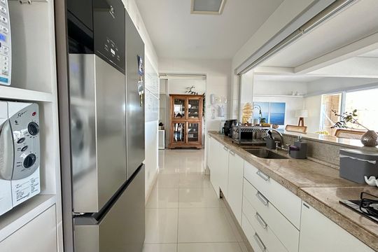 Cozinha de apartamento para alugar com 3 quartos, 196m² em Campeche, Florianópolis