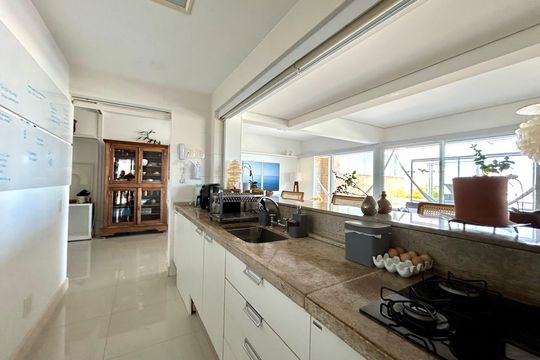 Cozinha  de apartamento para alugar com 3 quartos, 196m² em Campeche, Florianópolis
