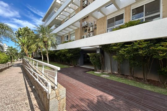 Fachada do bloco de apartamento para alugar com 3 quartos, 196m² em Campeche, Florianópolis