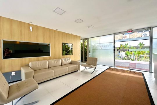 Hall de entrada de apartamento para alugar com 3 quartos, 196m² em Campeche, Florianópolis