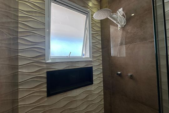 Banheiro da Suíte 2 de casa de condomínio para alugar com 4 quartos, 262m² em Jardim Julio, Barueri