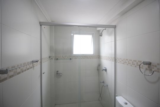 Banheiro da Suíte 1 de apartamento para alugar com 2 quartos, 91m² em São João, Porto Alegre