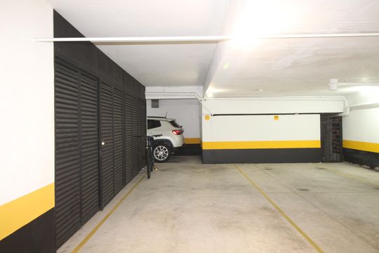 Garagem de apartamento para alugar com 2 quartos, 91m² em São João, Porto Alegre