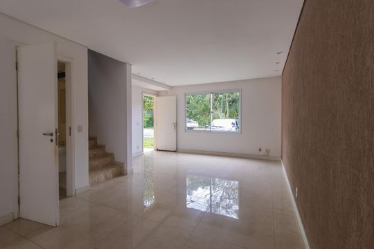 Casa de Condomínio para alugar com 3 quartos, 84m² em Jardim Petropolis, Cotia