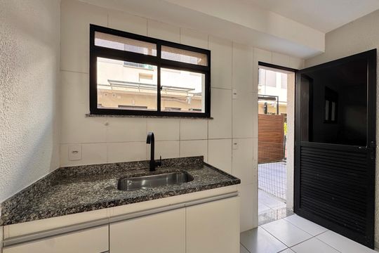 Cozinha de casa de condomínio à venda com 2 quartos, 65m² em Vargem Grande, Rio de Janeiro