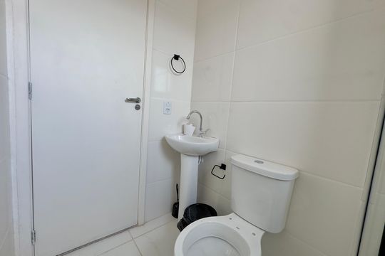 Banheiro 2 de apartamento para alugar com 2 quartos, 55m² em Vila Maranduba, Guarulhos